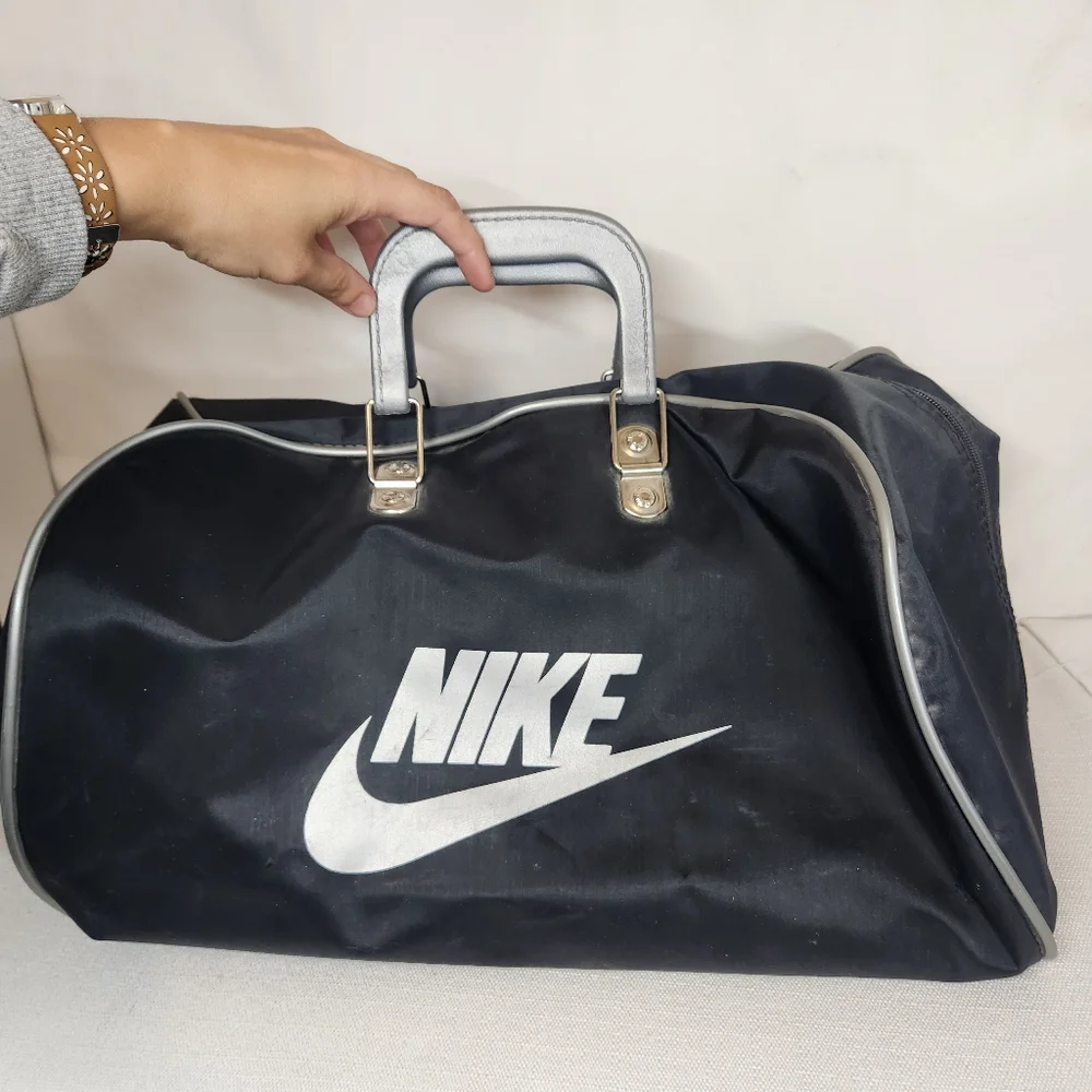 Vintage Nike Duffle Bag Gym Sports 70s 80s Black Silver Nylon Double Handles